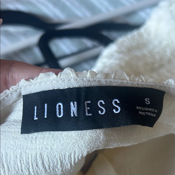 Lioness Cream Lace Backless Women's Top - Picture 3 of 3